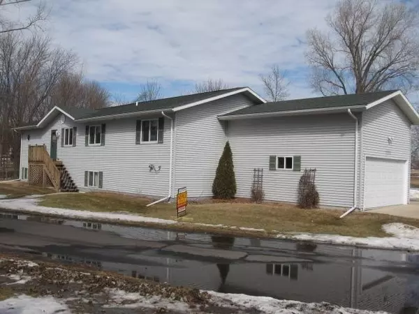 W10308 Shorecrest Dr, Fox Lake, WI 53933