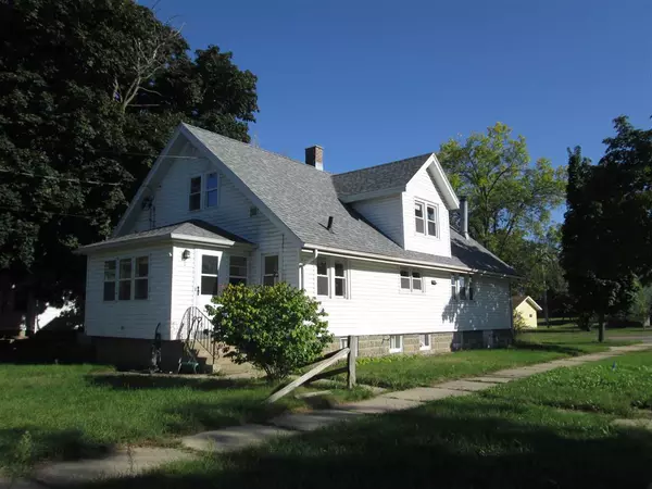 731 W Cook St, Portage, WI 53901