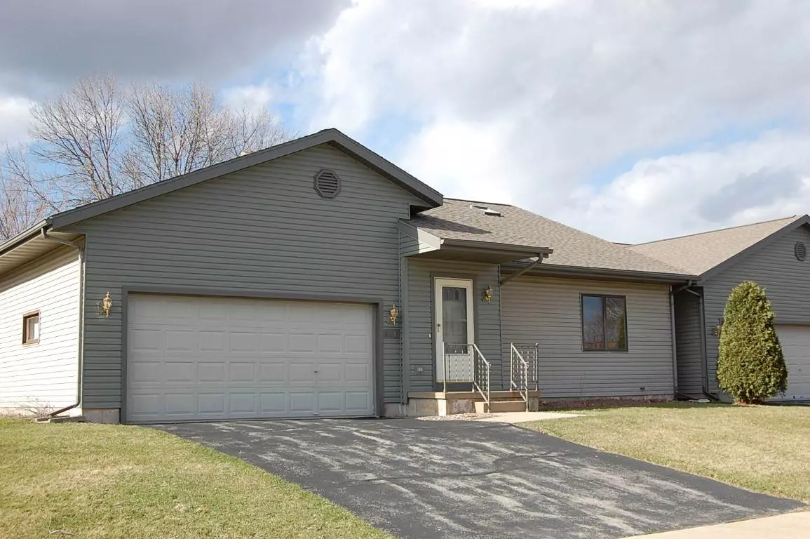 Sun Prairie, WI 53590,628 Wood Violet Ln