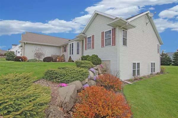 Sun Prairie, WI 53590,2990 Bunker View