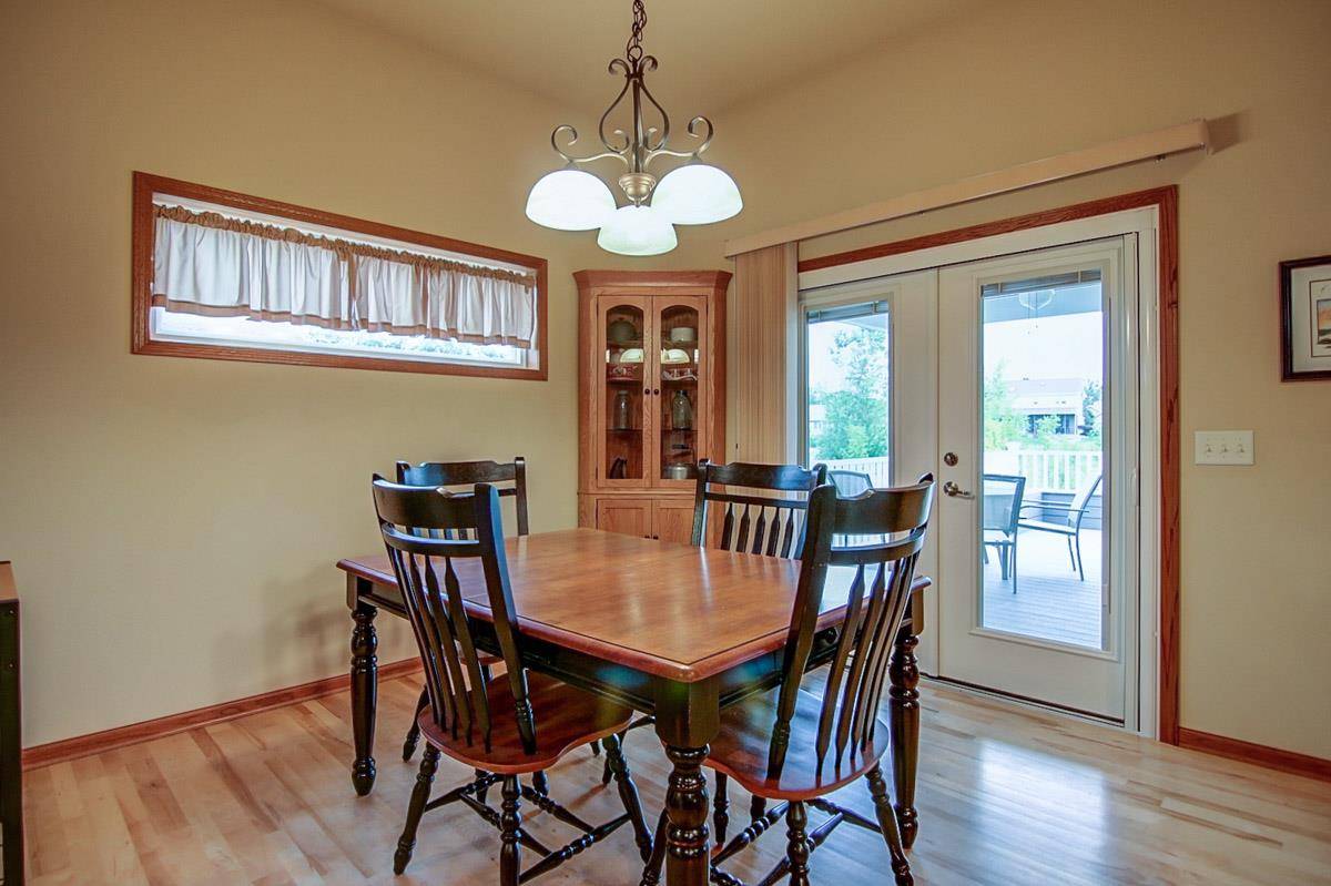 Columbus, WI 53925,572 VISTA CIR