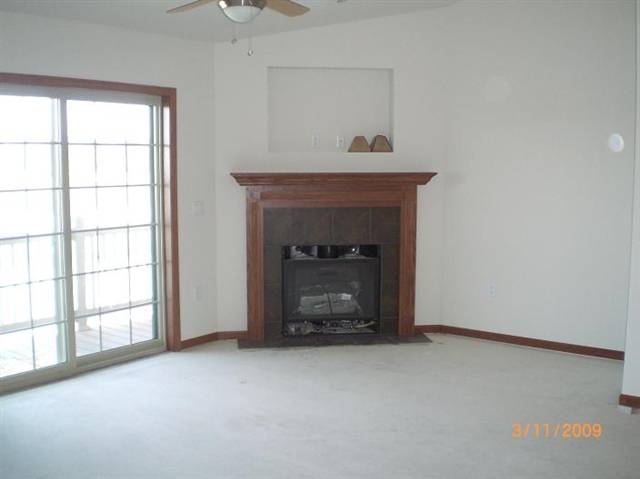 Columbus, WI 53925,512 River Rd #4