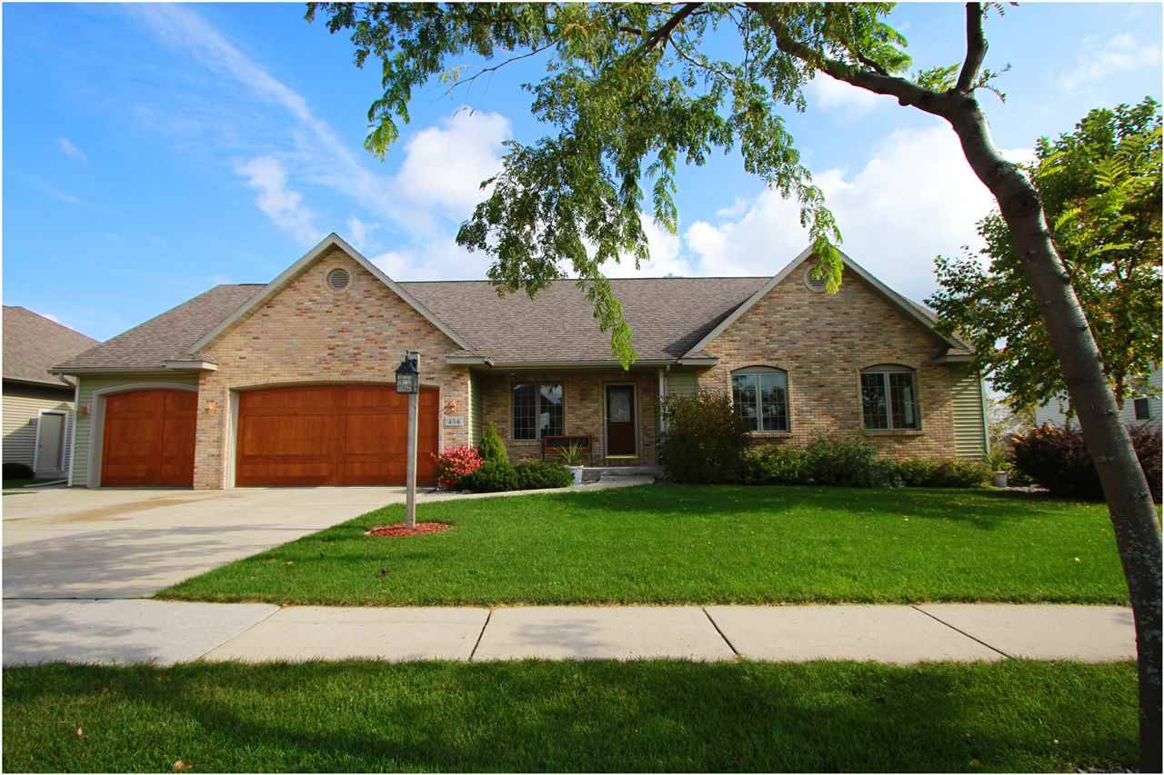 434 Vista Cir, Columbus, WI 53925