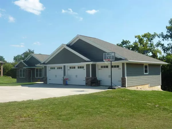 Hazel Green, WI 53811,4205 DEER PATH CT