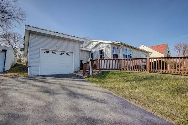 416 Union St, Johnson Creek, WI 53038-9771