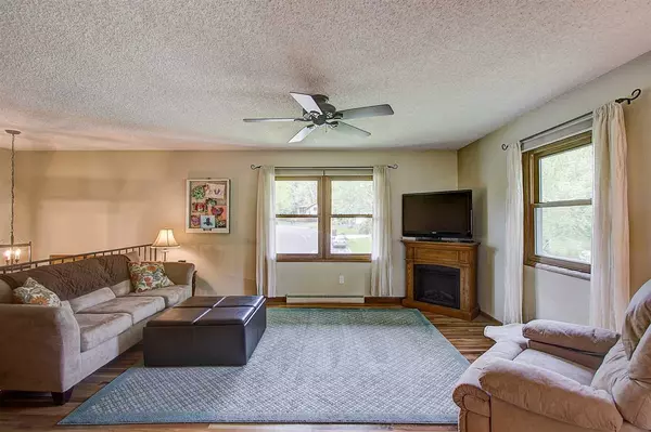 Waunakee, WI 53597,105 Simon Crestway
