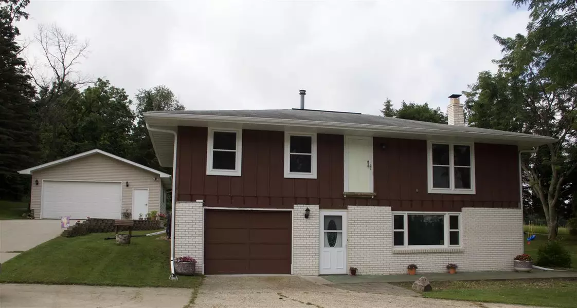 W6105 County Road CM, Pardeeville, WI 53954