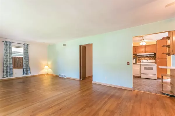 Monona, WI 53716,5204 Winnequah Rd