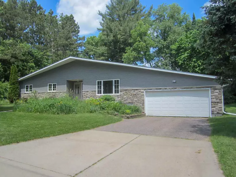 737 Rivercrest DR, Baraboo, WI 53913