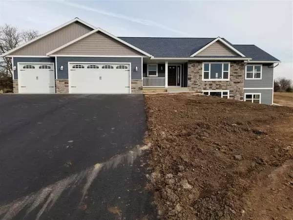 N7136 Pacific Ridge, Pardeeville, WI 53954