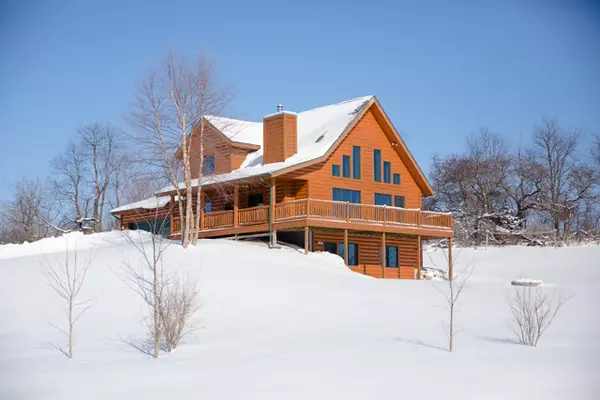 S6620 Crest Dr, Hillpoint, WI 53937