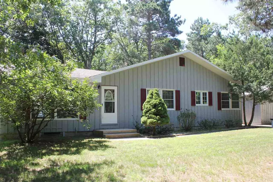 W1685 Golf View Dr, Montello, WI 53949