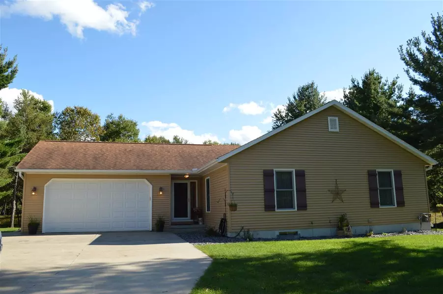 952 Round Oak Ct, Nekoosa, WI 54457