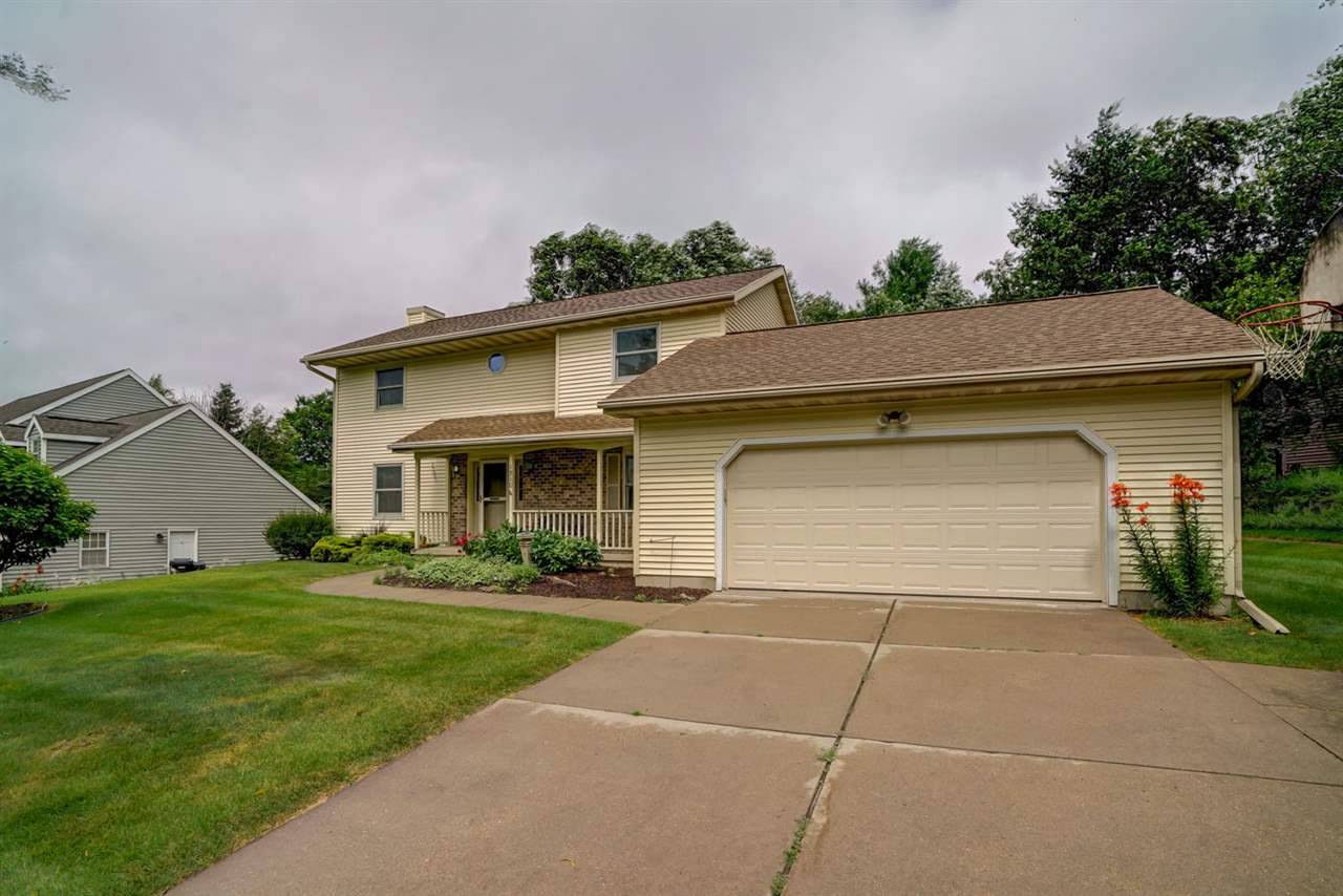 1510 Grosse Point Dr, Middleton, WI 53562