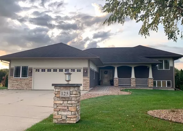 125 Overlook Terr, Marshall, WI 53559