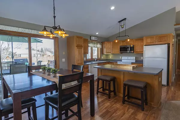 548 Elijah Ct, Evansville, WI 53536