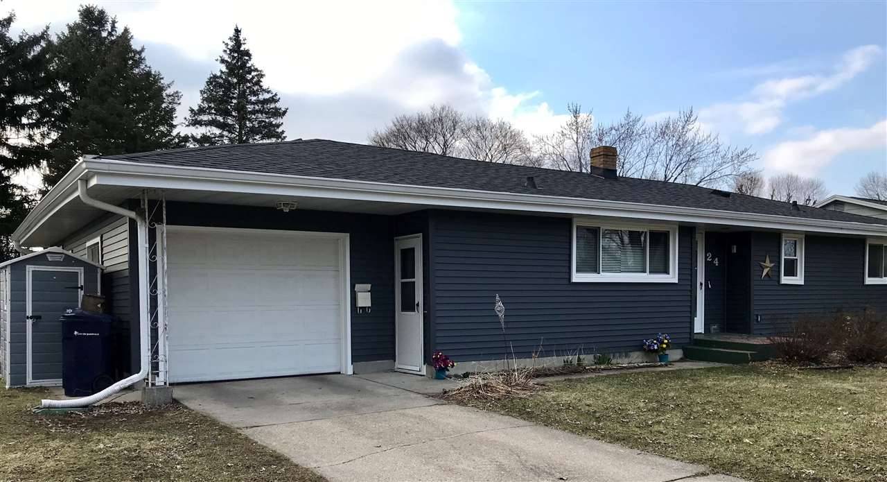 24 S Lexington Dr, Janesville, WI 53545-2139