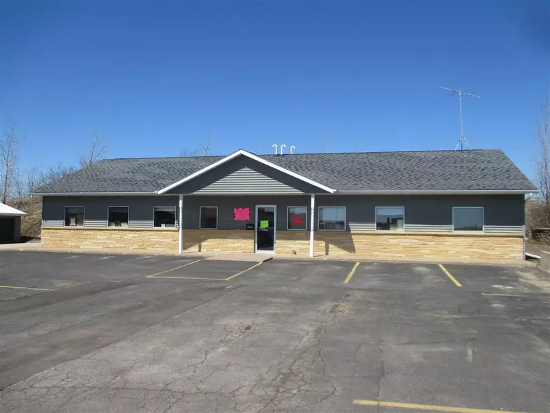 212 Airport Rd, Viroqua, WI 54665-1166