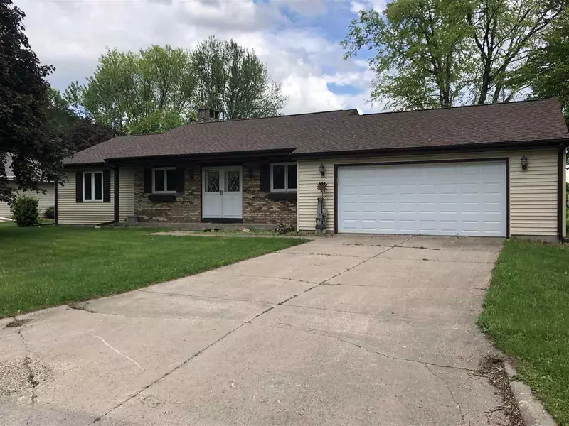 1202 E Iowa St, Prairie Du Chien, WI 53821