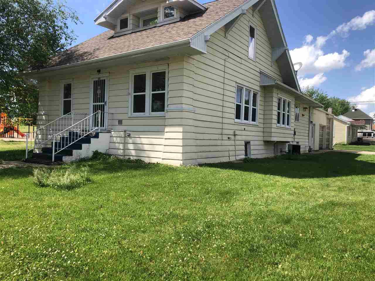 401 W Crocker St, Fox Lake, WI 53933