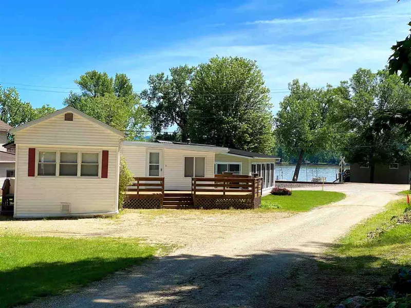 116 River Rd, Mcgregor, IA 52157
