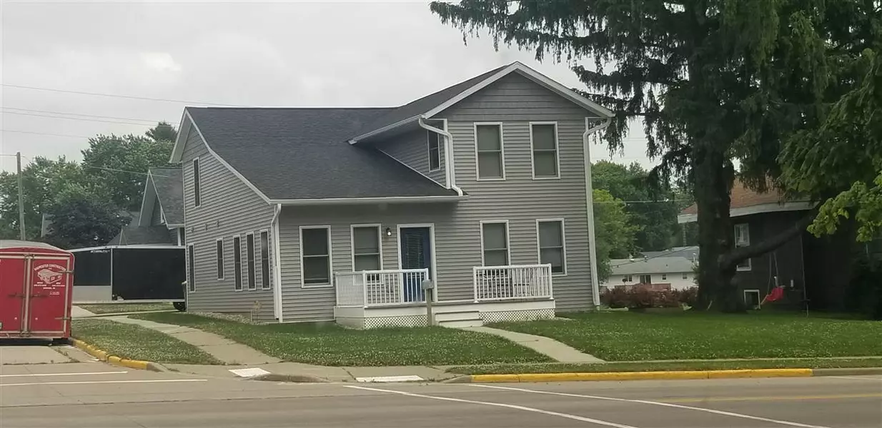 1425 Lincoln Ave, Fennimore, WI 53809-1928