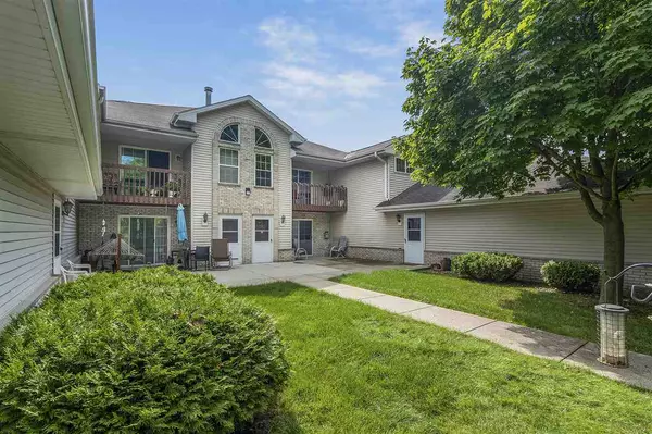 Cudahy, WI 53110,6185 S Creekside Dr #7