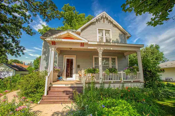 649 6th St, Prairie Du Sac, WI 53578