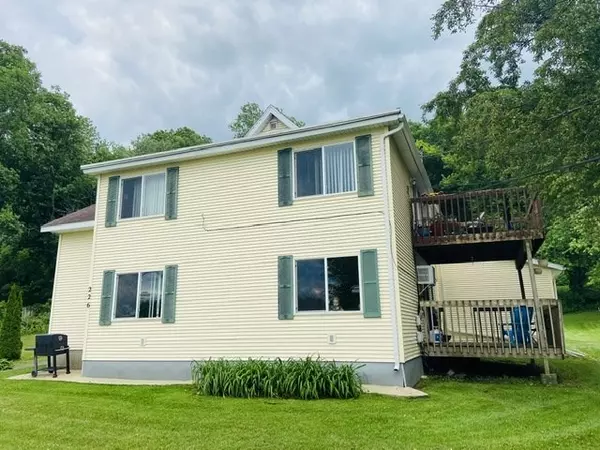 226 Columbus St, Lodi, WI 53555