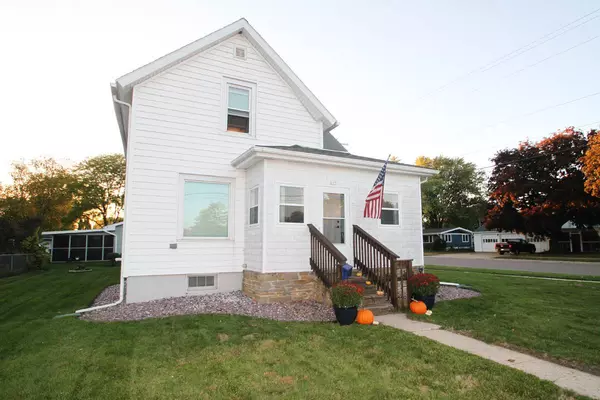 195 5th Street, Prairie Du Sac, WI 53578