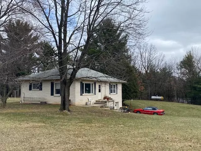 E10368 XANADU Road, Wisconsin Dells, WI 53965