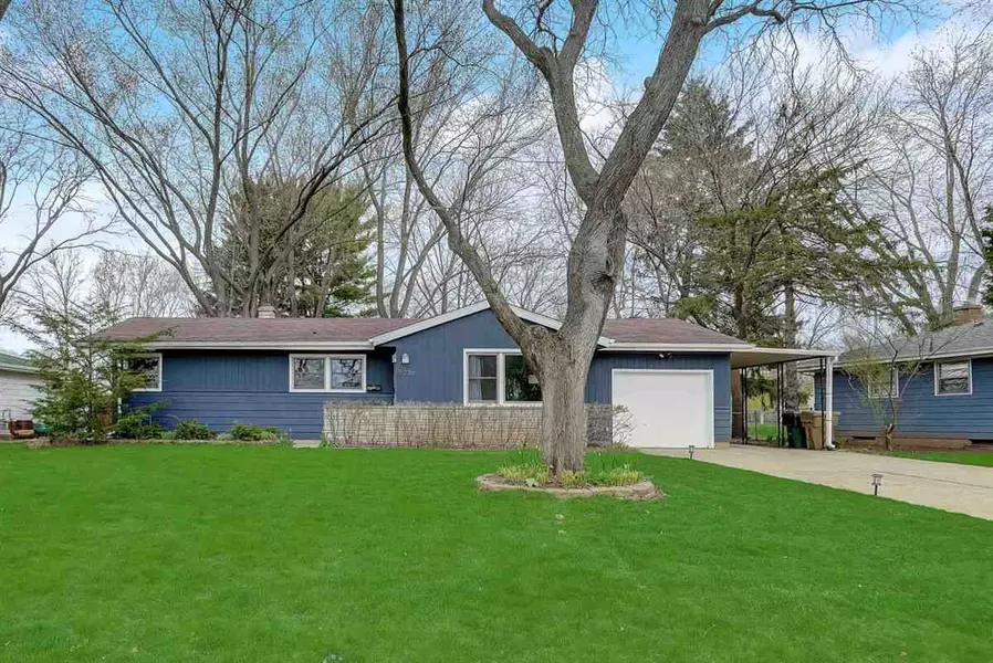 5736 Thrush Ln, Madison, WI 53711