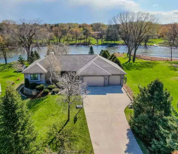 2080 Yahara Dr, Stoughton, WI 53589