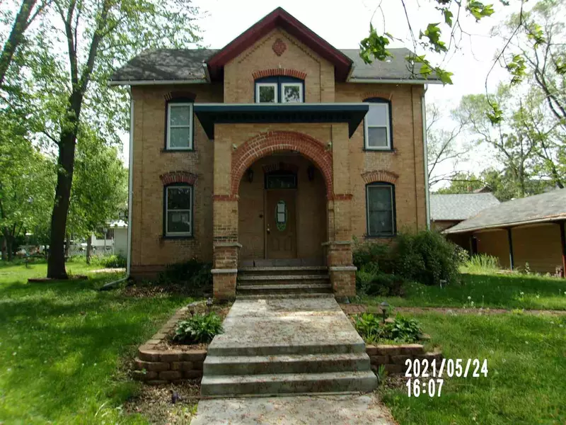 213 N Oak St, Endeavor, WI 53930