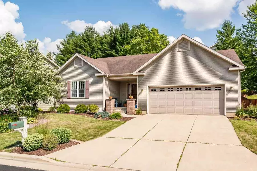 13 Yarrow Cir, Madison, WI 53719