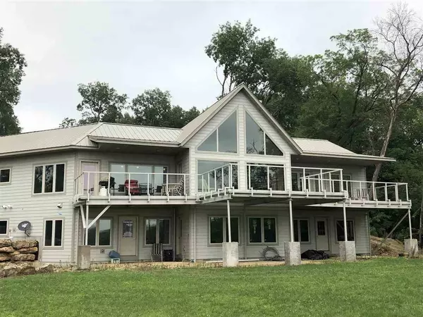 10715 Columbus Dr, Ferryville, WI 54628