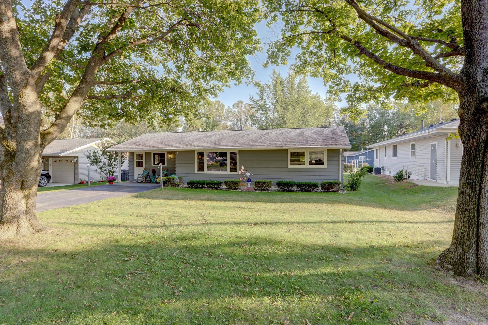 1133 Pearl Dr, Princeton, WI 54968