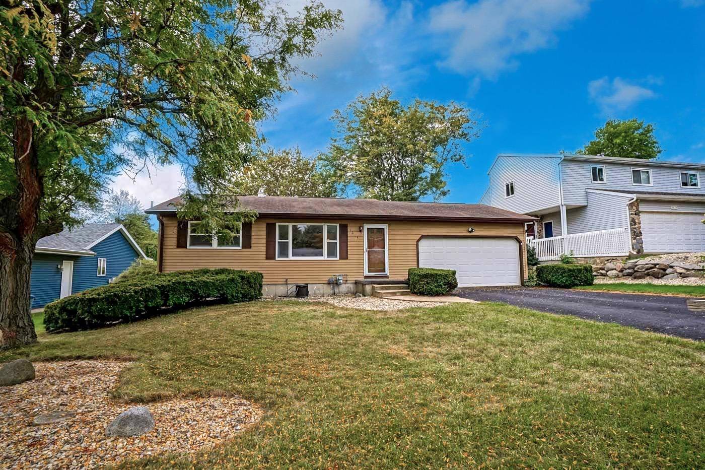 1615 Echo Dr, Sun Prairie, WI 53590