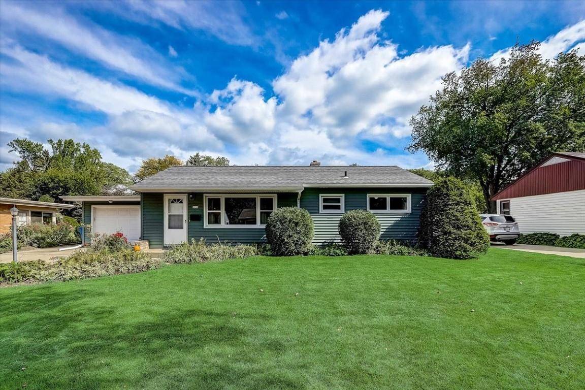 1719 Violet Pl, Middleton, WI 53562