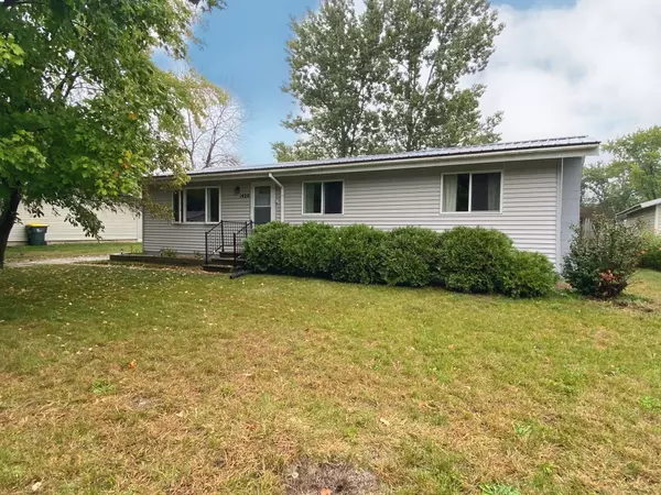 1420 S 16th St, Prairie Du Chien, WI 53821