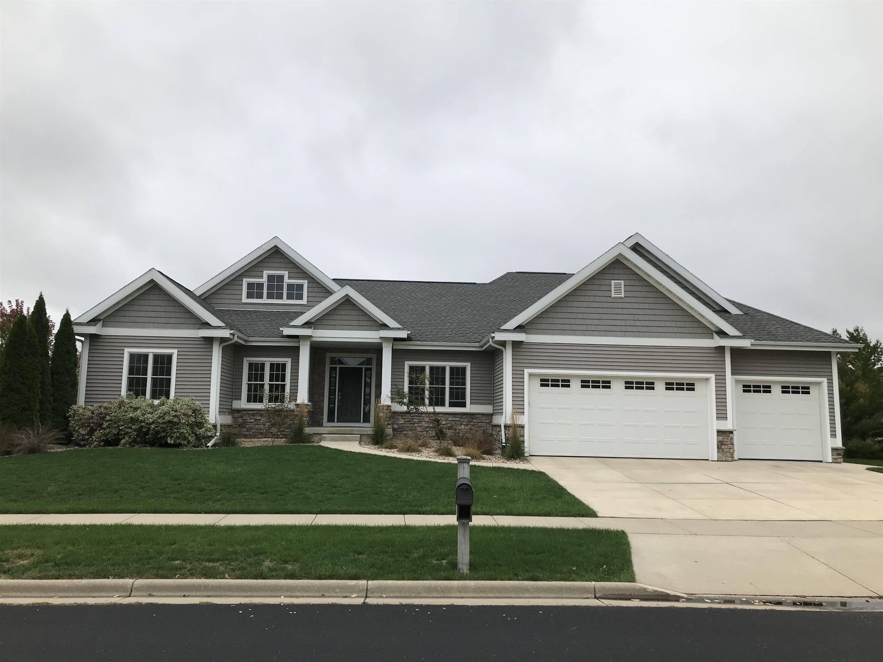 Waunakee, WI 53597,1402 Blue Ridge Tr