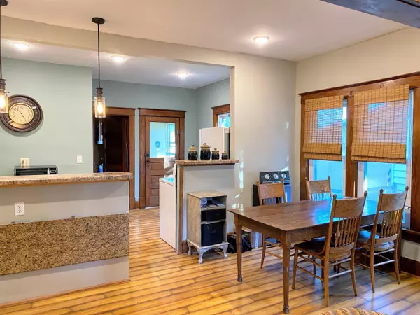 Prairie Du Chien, WI 53821,614 N Michigan St