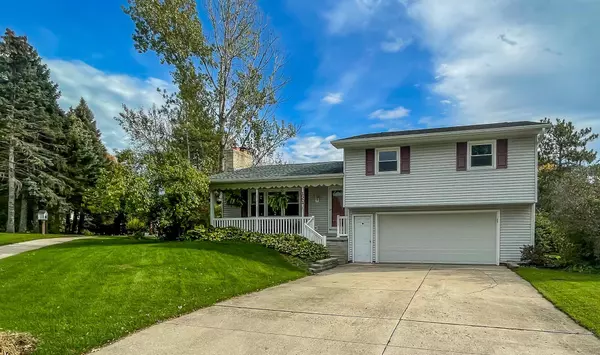 121 Lake Shore Terr, Beaver Dam, WI 53916
