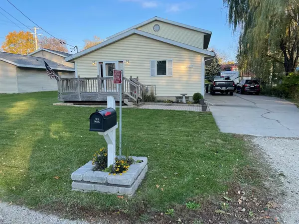 10990 N Hillside Rd, Edgerton, WI 53534-9017