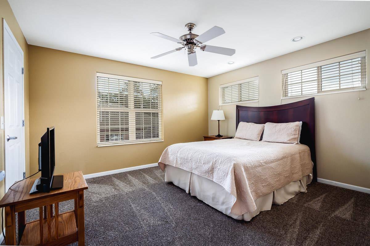 670 E Lake Ave #106, Wisconsin Dells, WI 53965
