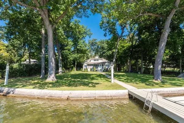 W296N2969 Franciscan Rd, Pewaukee, WI 53072