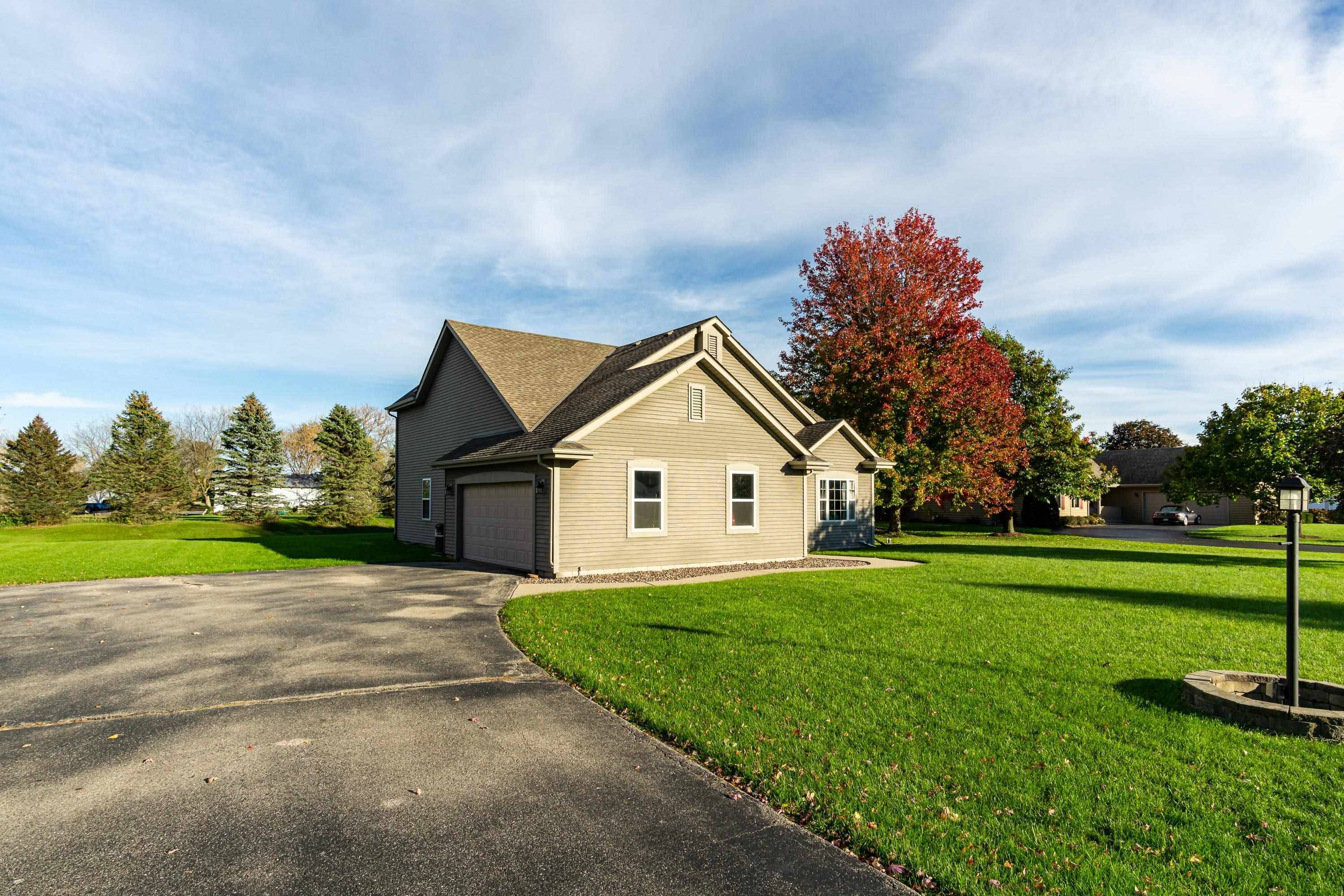 Oconomowoc, WI 53066,1495 N Riverline Dr