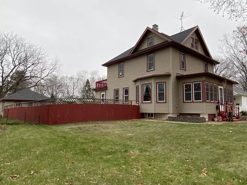 1117 Madison St, Sauk City, WI 53583