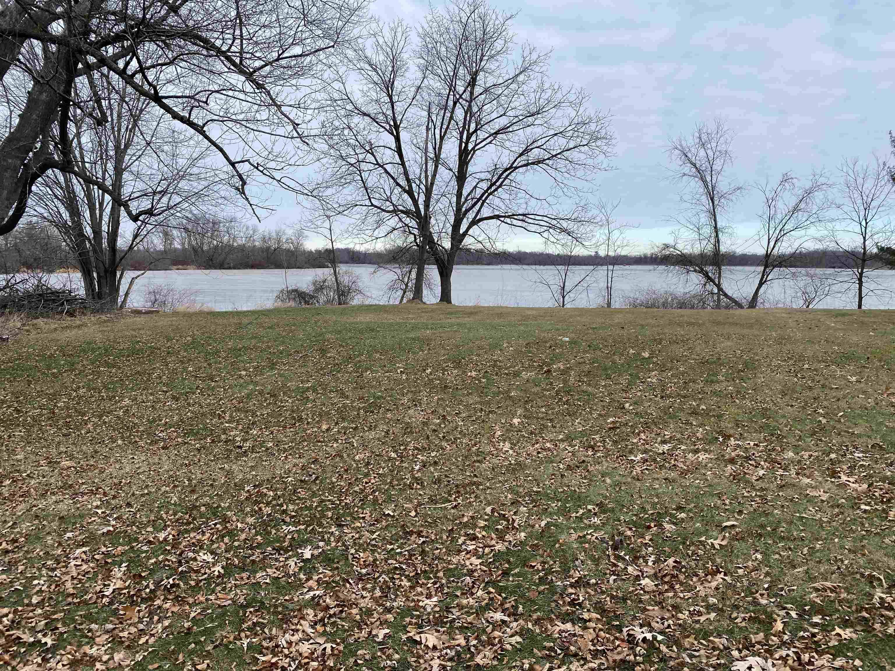 Mauston, WI 53948,735 W State St