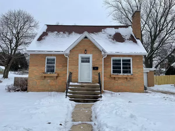 209 N Washington St, Mount Horeb, WI 53572